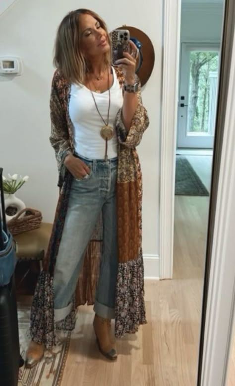 Boho Jeans Outfit Summer, Boho Chic Fashion Over 40, Boho Style After 50, Western Boho Outfits Casual, Women’s Summer Western Outfits, Boho Western Outfits Fall, Casual Country Outfits Women, Boho Jeans Outfit, Boho Spring Outfits