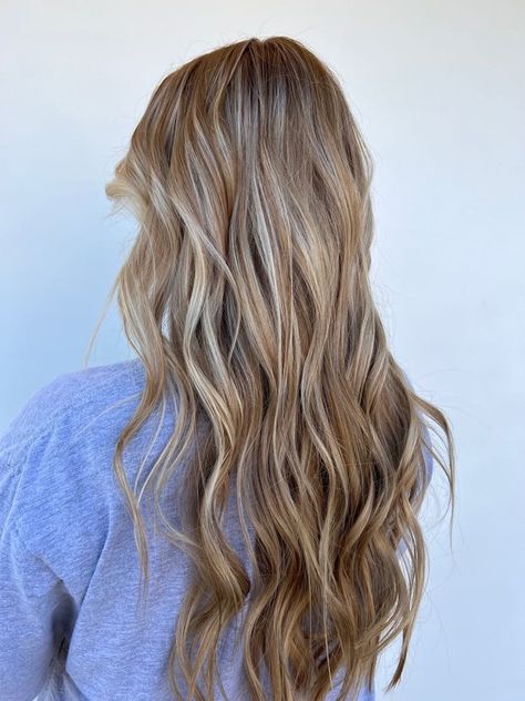 Caramel Bronde, Blonde Shadow Root, Fall Hair Inspo, High And Low Lights, Balayage Caramel, Root Stretch, Light Highlights, Shadow Root, Highlights And Lowlights