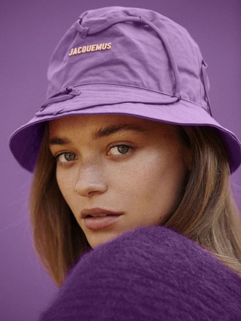 Jacquemus Fashion Show, Comfy Travel Outfit, Work Accessories, Dog Branding, Roman Holiday, Hat Ideas, Beret Hat, T Shirt And Jeans, Cool Hats