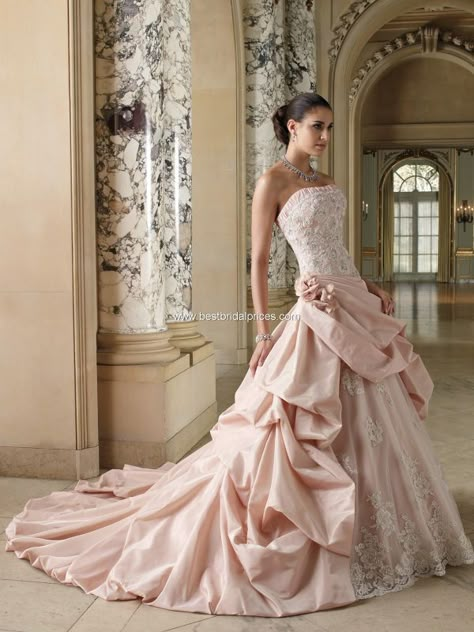 Istoria Modei, Mode Retro, Green Themed Wedding, Pink Wedding Dress, Pink Wedding Dresses, Wedding Dresses Photos, Mon Cheri, Colored Wedding Dresses, Gorgeous Gowns