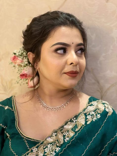 Wedding Hairstyles For Chubby Face, Eyeliner Looks Tutorial, Hairstyle For Chubby Face Indian Wedding, Makeup Ideas Matte, Party Makeup For Indian Wedding, Party Makeup Looks Indian, Creative Eyeliner Looks, Lip Makeup Ideas, Dewy Skin Makeup