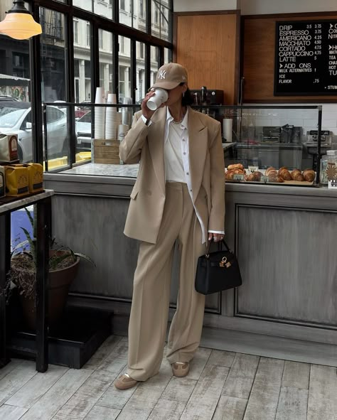 Khaki Straight Pants, Neautral Clothing, Beige Blazer Outfit, Beige Suit, Elegant Classy Outfits, Beige Suits, Street Outfits, Beige Blazer, Button Long Sleeve