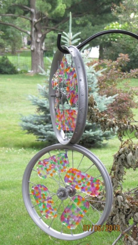 Bicycle Wheel Decor, Bicycle Ideas, Recycled Garden Art, Tire Art, Bicycle Rims, Wheel Decor, Old Bicycle, Wheel Art, Dekor Diy