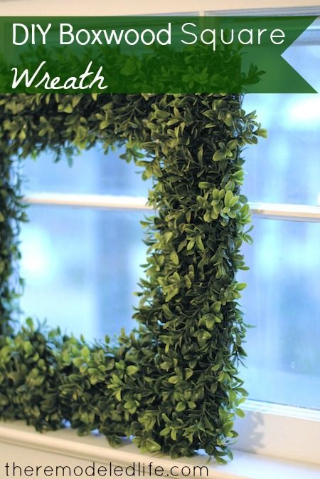 The Remodeled Life: DIY Boxwood Square Wreath Boxwood Wreath Front Door, Boxwood Wreath Decor, Boxwood Wreath Christmas, Boxwood Garland, Square Wreath, Diy Spring Wreath, Boxwood Wreath, Wreath Diy, Wreath Forms