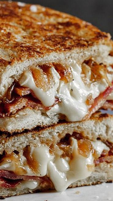 Crispy Bacon & Brie Grilled Cheese Sandwich with Caramelised Onions Bacon Brie Grilled Cheese, Brie Grilled Cheese Sandwich, Bacon Brie, Brie Grilled Cheese, Brie Sandwich, Caramelised Onions, Diy Easy Recipes, Bacon Sandwich, Fall Comfort Food