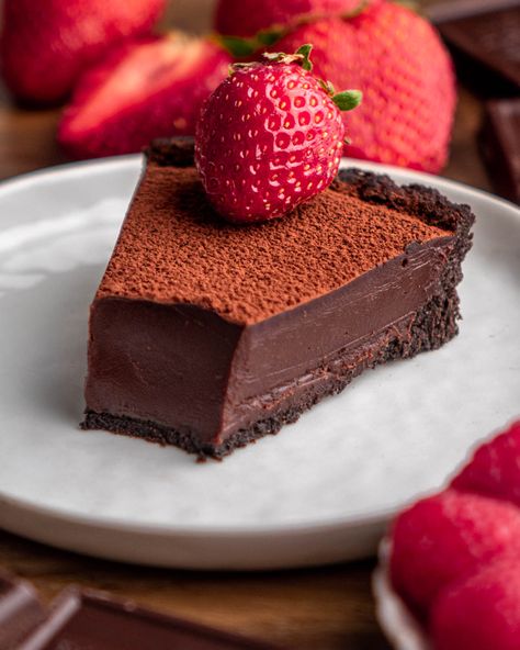 No Bake Chocolate Tart No Bake Chocolate Tart, Southern Coconut Cake Recipe, Fancy Cooking, Hash Brown Cups, Pumpkin Poke Cake, In Bloom Bakery, Bakery Style Blueberry Muffins, Bloom Bakery, Chocolate Tarts