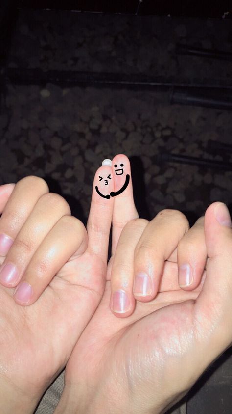 Pinky Finger Couple Trend, Finger Picture, Finger Photo, Finger Piercing, How To Draw Fingers, Hands Aesthetic, Pinky Finger, Bff Hands Aesthetic, Cute Love Stories