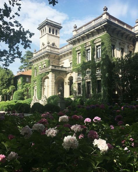 Cernobbio Italy, بيوت ملكية, Drømme Liv, Wedding House, France Aesthetic, Old Mansion, Castle Aesthetic, Perfect View, Italian Countryside