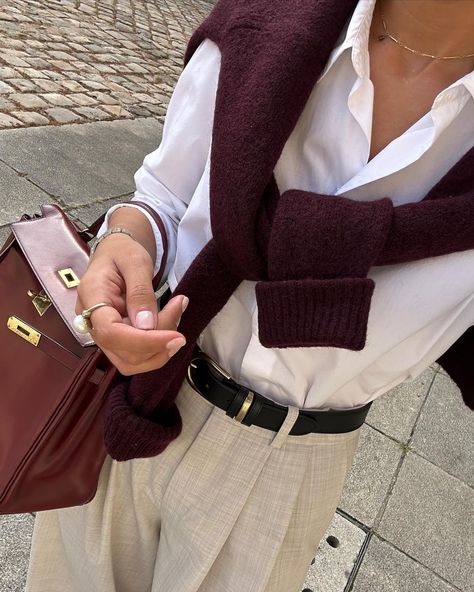 Burgundy Sweater Outfit, Red Sweater Outfit, Summer Work Outfits Office, Smart Casual Work Outfit Women, Wine Outfit, Summer Business Casual Outfits, Burgundy Outfit, Office Casual Outfit, Beige Outfit