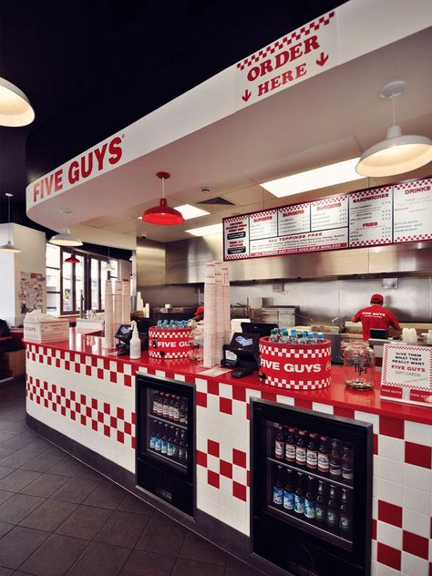 Fast Food Usa, Fries Store, Five Guy Burgers, Hamburger Restaurant, New York Party, Diner Decor, Burger Places, Food Branding, Burger Bar