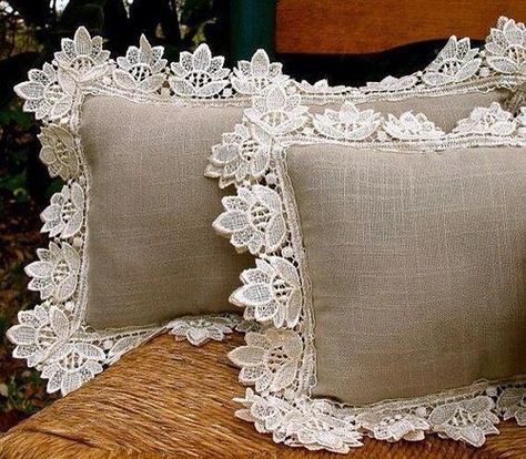 Doily Pillows, Decoration Shabby, Lace Pillow, Bantal Sofa, Vintage Cushions, Burlap Crafts, Pretty Pillow, Girly Room, Sewing Pillows