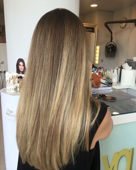 Full Head Of Blonde Highlights On Brown, Natural Dark Blonde Hair, Light Brown Hair Balayage, Brunette With Blonde Highlights, Natural Dark Blonde, Blond Highlights, Balayage Straight, Balayage Straight Hair, Pin Straight Hair