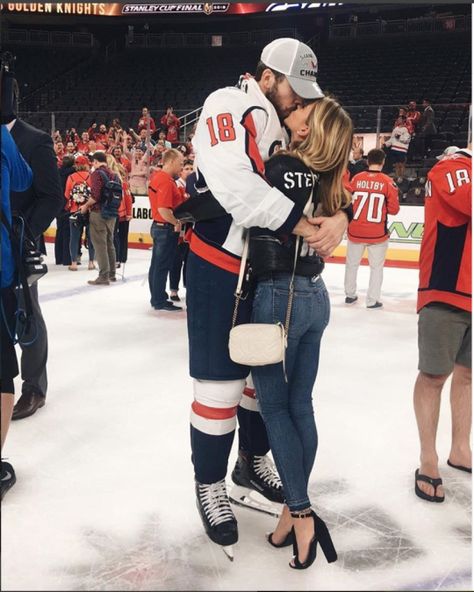 Pretty Preptastic Hockey Wedding Photos, Hockey Couple, Hockey Wedding, Hockey Outfits, Hockey Wife, Hockey Girlfriend, Boys Hockey, Sports Romance, Couple Goals Teenagers