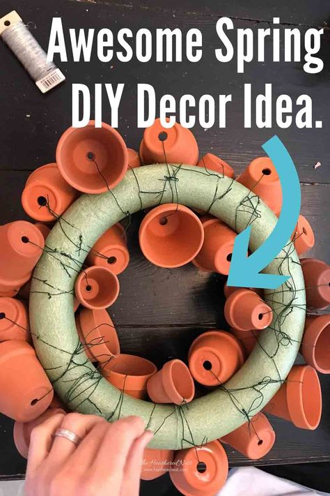 Spring Wreath Tutorial, Spring Diy Projects, Christmas Garden Decorations, Diy Spring Wreath, Spring Decor Diy, Diy Flower Pots, Succulent Wall, Clay Pot Crafts, Christmas Garden