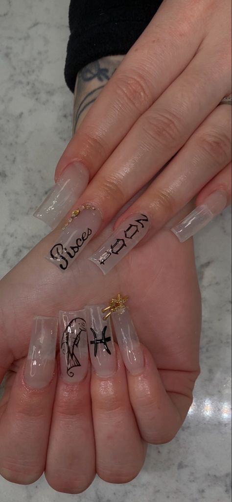 Graduation Nail Art 2023, 24th Birthday Nail Designs, 27 Birthday Nails, Birthday Pisces Nails, Pink Pisces Nails, 20 Nails Birthday, Pieces Zodiac Nail Designs, Birthday Nails 20 Years Old, Aires Birthday Nails