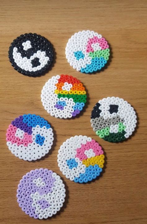 Pearl Beads Pattern Circle, Circle Perler Bead Patterns, Ideas Pulseras, Easy Perler Bead Patterns, Melty Bead Patterns, Pearl Beads Pattern, Beads Patterns, Fuse Bead Patterns, Beads Design