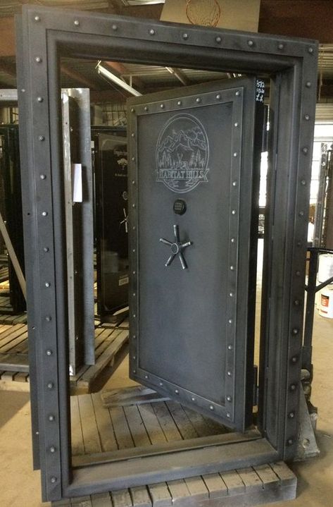 Safe Door Vault, Welding Metal Doors, Safe Door Ideas, Vault Door For Home, Safe Room Ideas, Safe Room Doors, Steampunk Door, Skjulte Rum, Gallery Building