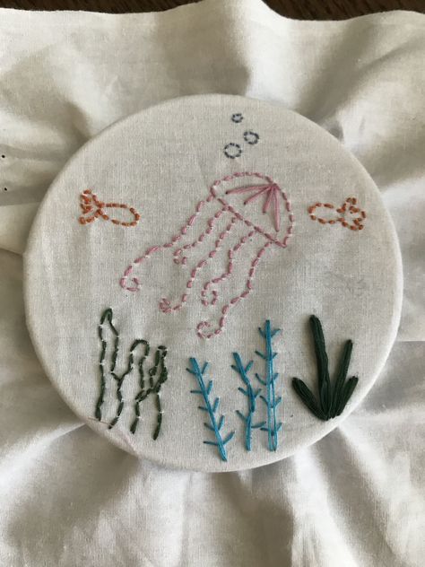 jellyfish embroidery art Embroidery Sea Life, Sea Textiles, Jellyfish Embroidery, Space Embroidery, Grandma Era, Elephant Garland, Gift Embroidery, Ith Machine Embroidery, Birds Embroidery Designs