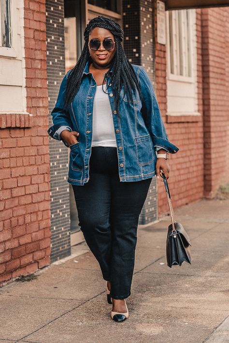 Denim Jacket Outfit Plus Size, Oversized Jeans Jacket Outfit, Size 18w Outfits Curvy Fashion, Oversized Jean Jacket Outfit, Trucker Jacket Outfit, Flare Jeans Outfit, Fashion Outfits Plus Size, Work Outfit Inspiration, Outfit Plus Size