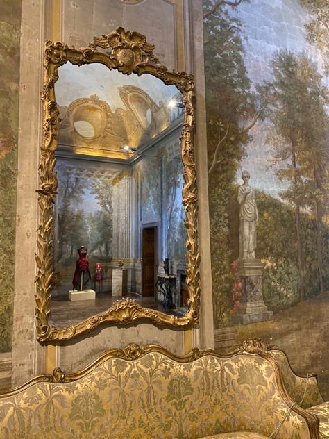 old money aesthetic big mirror ancient painting Ancient Mirror Aesthetic, Old Mirror Aesthetic, Big Mirror Aesthetic, Libra Bedroom, Old Money Mirror, Old Fashioned Mirror, Princess Mirror, Hand Fashion, Old Mirror