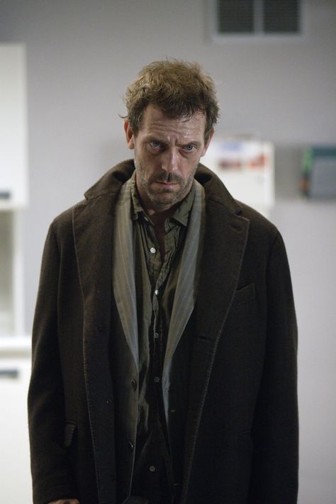 House - Season 3 Episode 10 Still Greg House, House Show, House Cast, Gregory House, House Md, Hugh Laurie, Dr House, Human Poses Reference, Home Icon