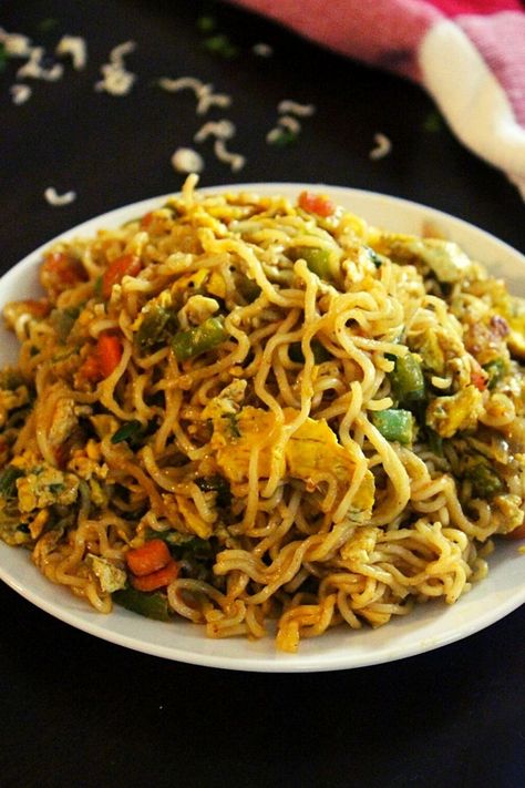 Egg Maggie, Egg Noodles Recipes, Nonveg Recipe, Maggi Sauce, Recipe With Eggs, Maggi Masala, Maggi Noodles, Maggi Recipes, Veggie Stir Fry