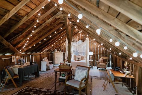 Barn Loft Apartment Rustic, Barn Hangout Ideas, Barn Renovation Ideas, Barn Loft Ideas, Barn Interior Ideas, Build A Barndominium, Barn Loft Apartment, Barn Makeover, Loft Playroom