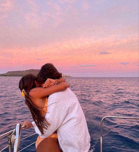 Cruise Photography, Couple Cruise, Cruise Pictures, Boat Pics, Couples Vibe, On A Boat, Photo Couple, Summer Dream, Foto Pose