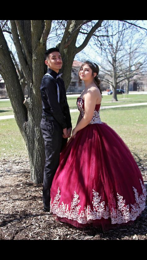 Photos With Boyfriend, Quinceanera Photos, Quince Picture Ideas, Mint Quinceanera Dresses, Quince Photos, Quinceañera Photoshoot, Quinceañera Photoshoot Ideas, Quince Pictures, Quinceanera Pictures