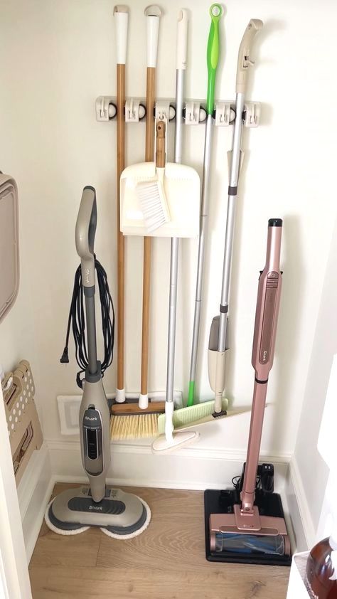 Feminine Pad Storage Ideas, Cute Home Organization Ideas, New Apartment Organization, Room Decor And Organization, Tiny Closet Storage Ideas, Japanese Organization Ideas, Organization Ideas For The Apartment, Condo Organization Ideas, Apartment Cabinet Organization