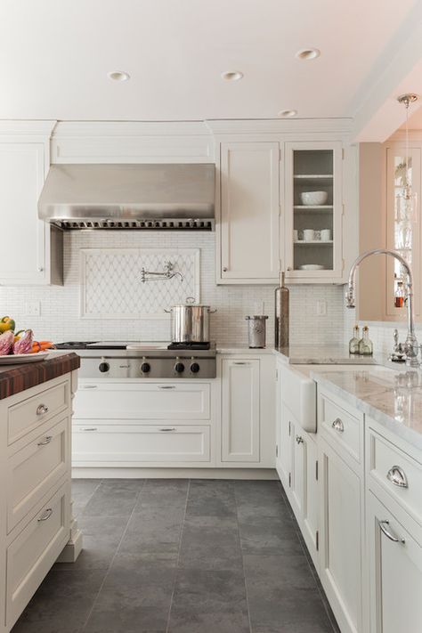 Creamy white cabinets paired with Supreme White Quartzite countertops | Venegas and Company Modern Shaker Kitchen, Slate Kitchen, Kitchen With White Cabinets, Grey Kitchen Floor, Grey Floor Tiles, Slate Flooring, Shaker Kitchen, Kitchen Floor Tile, Grey Flooring