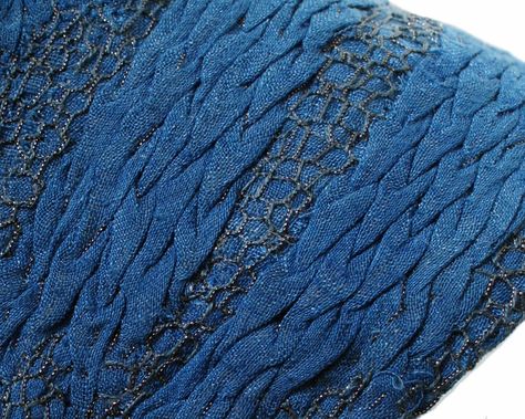 dragon scale 3 Daenerys Blue Dress, Lattice Smocking, Michele Carragher, Daenerys Costume, Daenerys Targaryen Cosplay, Got Costumes, Game Of Thrones Costumes, Game Of Thrones Series, Smocking Patterns