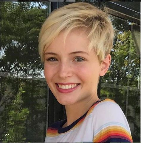 Herbs Benefits, Undercut Hairstyles Women, Pixie Haircut Styles, Pixie Haircut For Round Faces, Women Tips, Girls Short Haircuts, Pixie Haircut For Thick Hair, Corte Pixie, Long Pixie