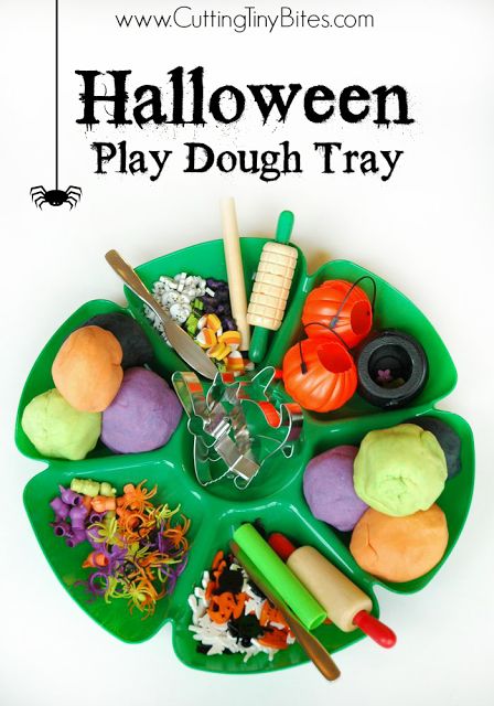 Halloween play dough tray. Great open ended fine motor activity for preschool, kindergarten, or elementary. Sensory Kindergarten, Prek Projects, Playdough Invitation, Halloween Play Dough, Playdough Ideas, Playdough Party, Lois Ehlert, Classroom Halloween, Activity For Preschool