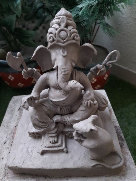 Homemade Ganesha Idol, Shadu Mati Ganpati Murti Simple, Clay Ganpati Murti, Homemade Ganpati Murti, Shadu Ganesh Murti, Handmade Ganpati Idol, Ganesh Murti Clay, Handmade Ganpati, Clay Ganpati