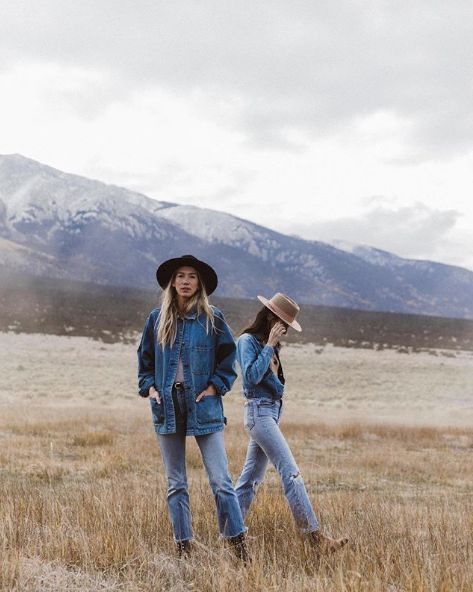 Rancher Photography, Peru Outfits, Mountain Cowgirl, Horseback Riding Outfit, Ranch Outfits, Yellowstone Outfits, Montana Style, Chic Hat, Hippie Cowgirl