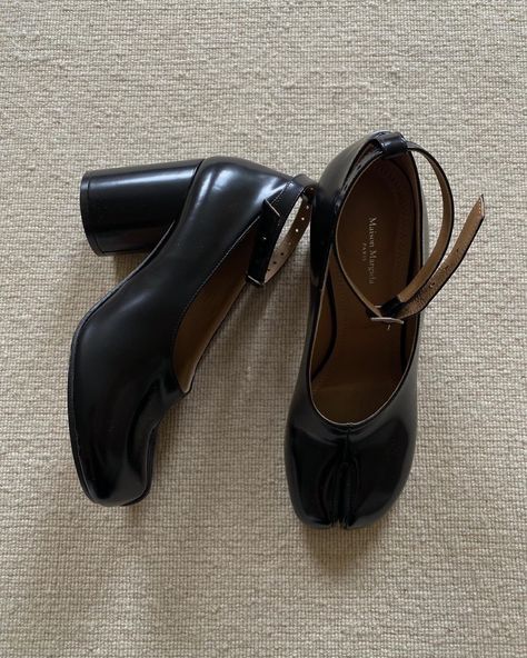 Margiela tabi shoes Tabbi Shoes, Maison Margiela Tabi Heels, Tabi Margiela Outfit, Maison Margiela Tabi Outfit, Tabi Shoes Outfit, Tabi Heels, Tabi Mary Jane, Japanese Socks, Tabi Boots