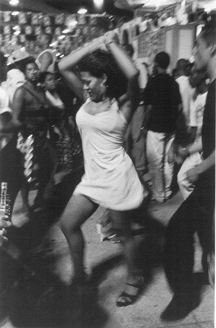 People Dancing Aesthetic, Jamel Shabazz, Dancing In The Street, Happy Dancing, Dance Like No One Is Watching, Milonga, Dancing Aesthetic, Shall We Dance, People Dancing