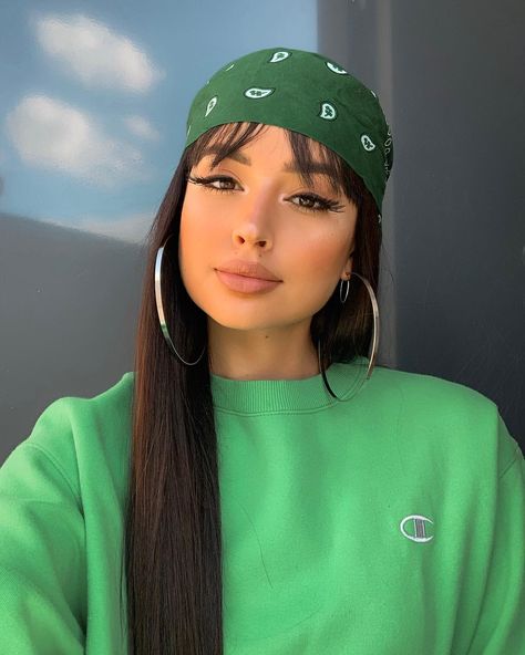 Ines Silva 🦄 on Instagram: “What was your fav theme color on my feed until now? 🙊💚🖤” Biker Girl Halloween, Estilo Chola, Chola Style, Bandana Girl, Girls Halloween Outfits, Hair Scarf Styles, Swag Girl Style, Peinados Fáciles Para Cabello Corto, Model Poses Photography