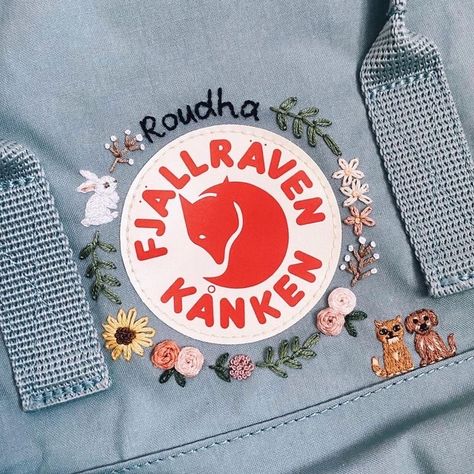 Kanken Backpack Embroidery, Embroidered Kanken, Kanken Embroidery, Backpack Embroidery, Grandma Era, Pet Embroidery, Backpack Art, Preppy Fits, Beautiful Backpacks