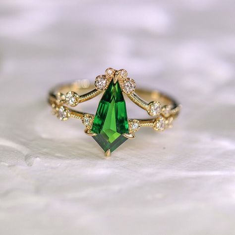 Tsavorite Ring, Buying An Engagement Ring, Retro Ring, Green Gemstones, Color Ring, Conflict Free Diamonds, Wedding Ring Sets, Solid Yellow, Eternity Ring