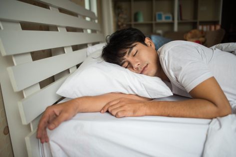 Man sleeping on bed in the morning | Free Photo #Freepik #freephoto #people #cover #man #home