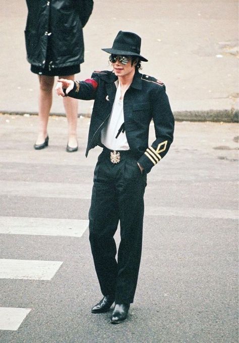 Loud Outfits, Michael Jackson Outfits, Hee Man, Michael Jackson Wallpaper, Apple Head, Photos Of Michael Jackson, Michael Jackson Smile, Joseph Jackson, King Of Pop