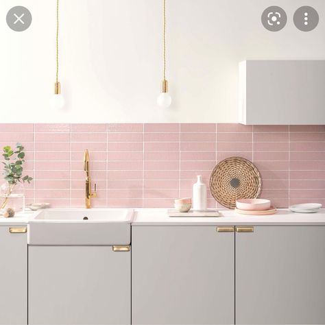 Pink subway tile backsplash in kitchen Pink And Grey Kitchen, Pink Kitchen Walls, Серая Кухня, Victorian Floor, Rustic Tile, Pink Tiles, Pink Kitchen, Kitchen Tile, Pink Interior