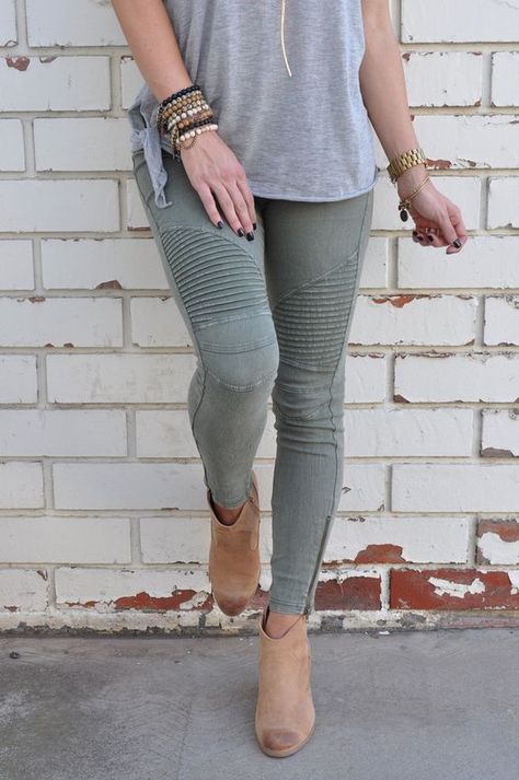 Jeggings Outfit, Jeans Rock, Rock Revival, Looks Style, Up Girl, Mode Style, Fall Winter Outfits, Look Chic, Moda Casual