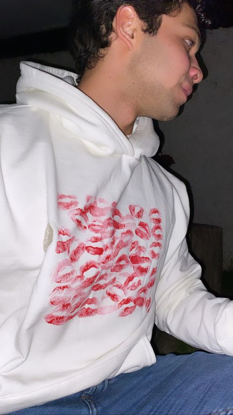 Kiss Sweatshirts For Bf, Lipstick Hoodie For Bf Diy, Kisses Hoodie For Boyfriend Diy, Presents For Your Boyfriend, Self Pictures, Creative Gifts For Boyfriend, Cute Couple Gifts, Boyfriend Diy, Red Shirt