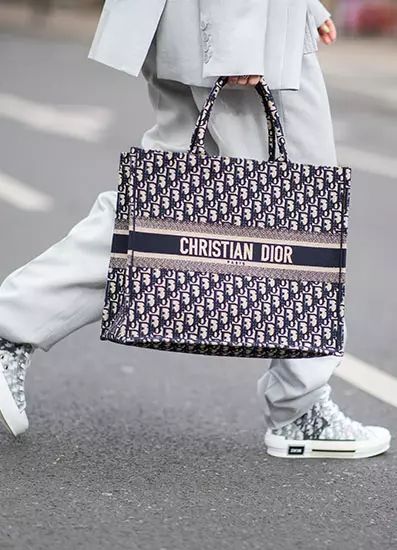 13 Best Designer Laptop Bags: Luxury Work Handbags & Totes Luxury Laptop Bag, Christian Dior Book Tote, Designer Laptop Bag, Tas Laptop, Dior Book, Luxury Tote Bags, Work Handbag, Laptop Tote Bag, Tote Outfit