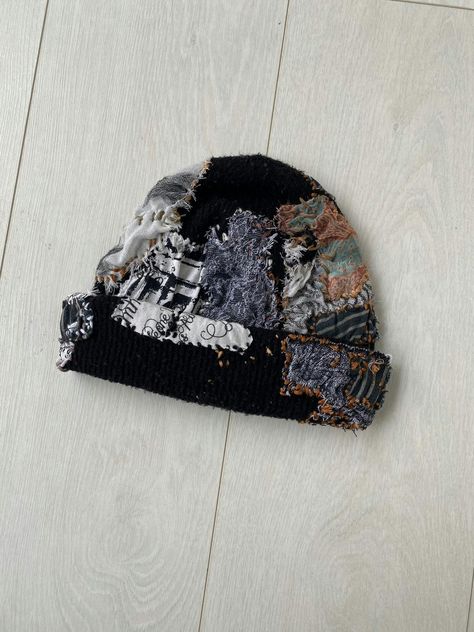 Until.seven Rebuild patchwork beanie Punk Beanie, Patchwork Beanie, Custom Pants, Style Beanie, Patch Pants, Patchwork Clothes, Beanie Style, Rocker Style, Diy Patches