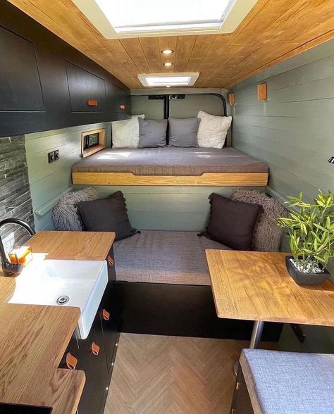 Van Life Camper on Instagram: “What’s your favourite feature of this?🤔 - - - Follow @_vanlife_camper ❗️ Follow @_vanlife_camper ❗️ Follow @_vanlife_camper ❗️ - Credit📸:…” Campervan Conversions Layout, Kombi Food Truck, Diy Van Conversions, Camper Interior Design, Van Conversion Interior, Caravan Interior, Campervan Life, Build A Camper Van, Van Life Diy