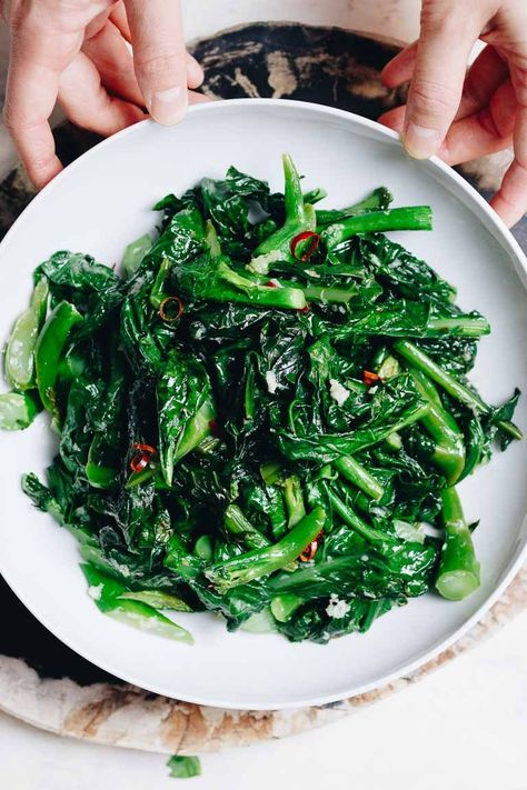 Easy Chinese Broccoli stir fry (kai lan) with garlicky sauce is Vegan, Paleo, Whole30, Keto, and low carb. A great way to add dark leafy greens to your meal. #ChineseBroccoli #ChineseBroccoliStirFry #GarlicSauce #BroccoliGarlicSauce #GaiLanRecipe #KaiLanRecipe #PaleoSideDish #LeafyGreensRecipe #LeafyGreensSideDish #EasyVegetableStirFry Chinese Broccoli Recipe, Easy Vegetable Stir Fry, Broccoli With Garlic Sauce, Leafy Greens Recipes, Chinese Side Dishes, Asian Broccoli, Chinese Broccoli, Garlic Sauce Recipe, Paleo Side Dishes